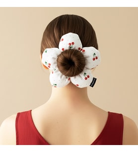 WoodyCord El Yapımı Kiraz Desenli Beyaz Çiçek Scrunchie Topuz Tokası