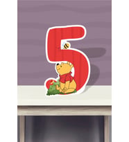 Winnie The Pooh Temalı Ayaklı Rakam Pano - 5 Yaş (40 cm)