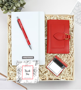 Kişiye Özel Beyaz Defter & Gümüş Renk Detaylı Kırmızı Tükenmez Kalem & Kırmızı Yumuşak Deri Kartlık Cüzdan & Kırmızı El Aynası Hediye Seti
