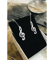 Sol Anahtarı Model Gümüş Küpe