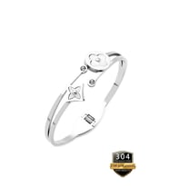 Pandora Tarz, VİP, Kararmaz, Kelepçe Bileklik, Çiçek Yonca,Taşlı Tarsarım, Ahşap Kutu İçerisinde 0022