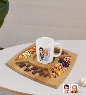 BK Gift Kişiye Özel Evleniyoruz Karikatürlü Beyaz Kupa ve Doğal Masif Ahşap 4 Bölmeli Sunum Tabağı Çerezlik Hediye Seti-5