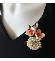 Sakura (japon Kirazı) Çiçekleri İncili Doğal İpek Kozası  El Yapımı Broş