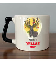 Mutlu Yıllar 2024 Geyik Baskılı Siyah Kulplu D Yılbaşı Kupası