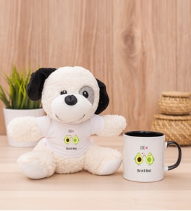 Kişiye Özel Sevimli Avokado Desenli Peluş Köpek ve Siyah Kupa