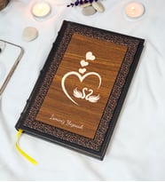 Kuğu Aşk Desenli Termo Deri + Ahşap Anı Defteri - Çizgili Defter - Hediyelik (17x24 cm- 320 Sayfa)