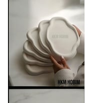Dalgalı Tasarımlı Takı Tabağı – Şık ve Dekoratif Organizer (Düz Beyaz)