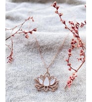 Altın Kaplama Lotus Çiçeği Gümüş Kolye