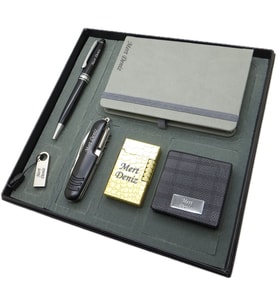 Signator® Felsina  İsme Özel Set - Çakmak + Not Defteri  + Fonksiyonlu Çakı + 32 Gb. Usb Bellek + Kalem ve El Aynası  Kişiye Özel Hediyelik Set (Karışık)
