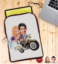 BK Gift Kişiye Özel Evleniyoruz Karikatürlü Taşınabilir Koruyucu Tablet Kılıfı & Organizer Çanta - Bordo-8