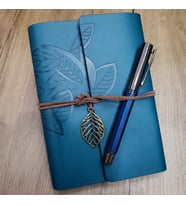 ÜçKol Ticaret Mavi Küçük Boy Deri Defter  ve Metal Roller Kalem