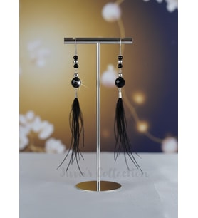 Siyah Tüy Küpe – Boncuk Detaylı Bohem & Gotik Uzun Küpe