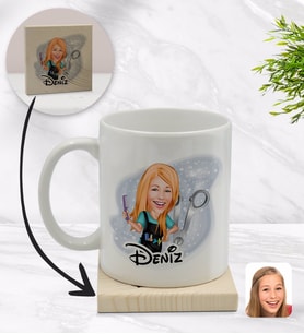 BK Gift Kişiye Özel Kadın Kuaför Karikatürlü Beyaz Kupa Bardak ve Ahşap Bardak Altlığı Hediye Seti - Model 1