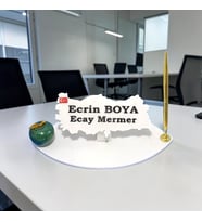 Sümen Ofis Doğal Beyaz Mermer İsimlik Haritalı Gold Tek Kalem ve Mermer Yeşil Elma Figürü