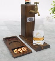 BK Gift Kişiye Özel Baş Harf İsim Tasarımlı Viski Bardağı & Musluklu Doğal Ahşap İçki Standı & Masif Ahşap Dikdörtgen Sunum Tabağı Çerezlik Hediye Seti-6