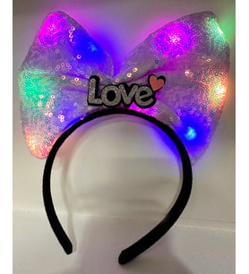 Led Işıklı 3 Farklı Fonksiyonda Yanan Gümüş Love Yazılı Lila Fiyonk Taç 20X17 Cm