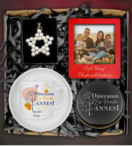 Anneler Günü Kişiye Özel Kahve Fincanı&Kişiye Özel Mum&Fotoğraflı Çerçeve&İnci Anahtarlık Hediye Kutusu