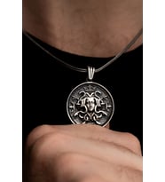 Yunan Tanrısı Medusa Figürlü 925 Ayar Gümüş • Sevgiliye • Eşe • Babaya • Arkadaşa Hediye Kolye