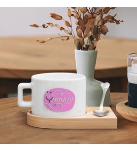 BK Gift Kişiye Özel İsimli Doktor Tasarımlı-7, Ahşap Altlıklı Seramik Fincan, Meslek Hediyesi, Yeni İş Hediyesi