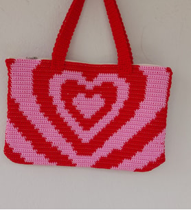 Kalpli Kırmızı El Çantası, 27*40 cm