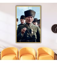 Metal Çerçeveli Temperli Cam Tablo Yeşil Üniformalı Atatürk (Gold)