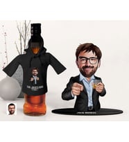 BK Gift Kişiye Özel Karikatürlü 3D Ahşap Biblo ve Siyah Mini İçki Şişesi Tişörtü Hediye Seti, Arkadaşa Hediye, Sevgiliye Hediye-7