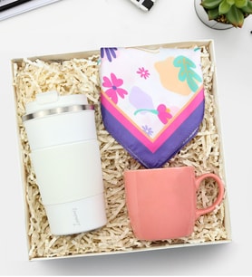 Kişiye Özel 500ml Çelik Termos & Beyaz Pembe Desenli Fular & Pembe Kupa Hediye Seti