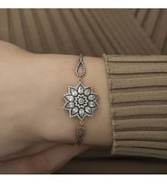 ?925 Ayar Gümüş Rose Kaplama Çiçek Desenli Elmas Montür Bileklik