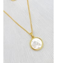 Çerçeveli Yuvarlak Sedef Gold Kolye