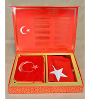 Türk Bayraklı Özel Kutuda Hediyelik Kuran Seti  Kuran-ı Kerim + Türk Bayrağı