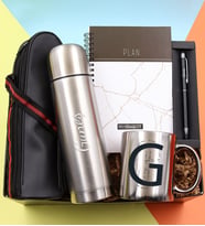 Kişiye Özel Deri Çantalı 500ml Gri Çelik Termos & Beyaz Mermer Desenli Defter & Siyah Touch Pen & Gümüş Renk Harf Kupa Hediye Seti