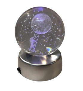 Dekoratif Renk Değiştiren Aya Çıkan Astronot Temalı Işıklı Cam Küre 8cm*6cm