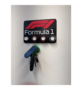 Formula 1 Logolu Tekerlek Tasarımlı Duvara Monteli Anahtarlık Askılığı