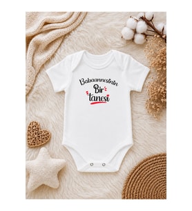 Babaannesinin Bir Tanesi Baskılı Beyaz Bebek Body – Sevimli Aile Temalı Bebek Zıbını