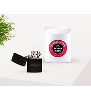 BK Gift Kişiye Özel Babalar Günü Hediyesi Yakışıklı Babam Tasarımlı Seramik Kül Tablası ve Benzinli Çakmak Seti-1 (Model 1)