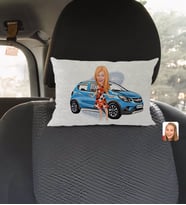 BK Gift Kişiye Özel Plakalı Kadın Opel Mokka Karikatürlü Dikdörtgen Araç Koltuk Yastığı-2