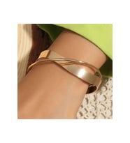 Gold Çapraz Detaylı Modern Kelepçe Bileklik
