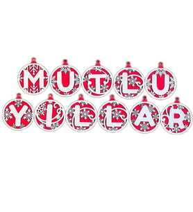 Ağaç Süsü Ahşap Kırmızı Beyaz İpli 11 Harfli MUTLU YILLAR Yazılı Yılbaşı Ağaç Süsü