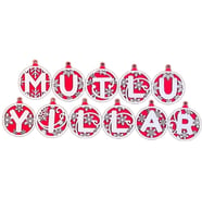 Ağaç Süsü Ahşap Kırmızı Beyaz İpli 11 Harfli MUTLU YILLAR Yazılı Yılbaşı Ağaç Süsü (Çok Renkli)