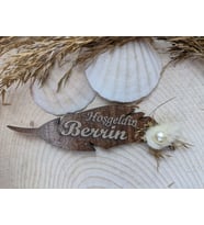 Yeni Doğan Kuru çiçek ve incili Yaprak desenli  Magnet Nikah Şekeri - Nişan Şekeri - Söz Şekeri - Düğün Magnet - Nişan Magnet - Söz Magnet - Yenidoğan Magnet - Doğum Magnet - Yaş Magnet 7cm (KAHVE-VIZON)