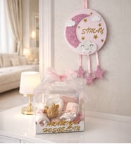 YAVRU GEYİK BİBLOLU- YENİ DOĞAN KIZ BEBEK 5'Lİ TEKSTİL HEDİYE KUTUSU VE  İSİMLİ KAPI-DUVAR SÜSÜ SETİ (Pudra Pembe)