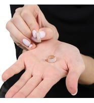 Beyaz Zirkon Taşlı Yarım Tur Tasarım Rose Renk 925 Ayar Gümüş Kadın Küpe