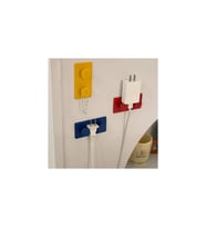 Alvera Yapı Bloğu (Tuğla) Şeklinde Yapışkanlı Duvar Askısı – 4'lü Set (Mavi, Kırmızı, Sarı, Yeşil)