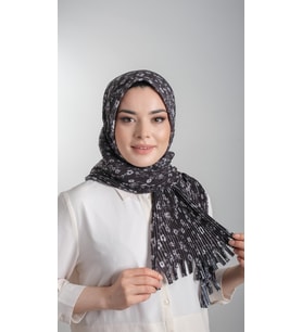 Siyah Pratik Hazır Geçmeli Tesettür Eşarp Kesik Elyaf Piliseli Çiçek Desenli 1818D7_01