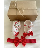 HOŞGELDİN BEBEK , YENİDOĞAN HEDİYELİK , KIZ BEBEK HEDİYE KUTUSU, BANDANALI BEBEK PATİK , HASTANE ODASI , BABY SHOWER (Kırmızı-Beyaz)