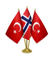 Masa Üstü Norveç Bayrağı Türk Bayrağı Üçlü Pirinç Direk Masa Bayrak Seti