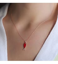 Mine İşli Zirkon Taşlı Rose Gold Kaplama 925 Ayar Gümüş Kırmızı Balık Kolye