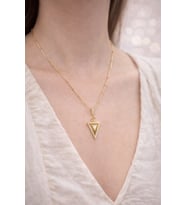 Üçgen Formlu Taşlı Gold Kolye