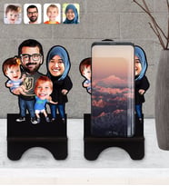 BK Gift Kişiye Özel Tesettürlü Aile Karikatürlü Ahşap Biblo Telefon Standı-3