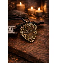 Gitar Penası Metal İsminize Özel Müzisyen Hediye Gitarist Hediye Özel İsimli Pena Sarı pirinç Lazer Kazıma Gravür Desenli (Antik Sarı Altın)